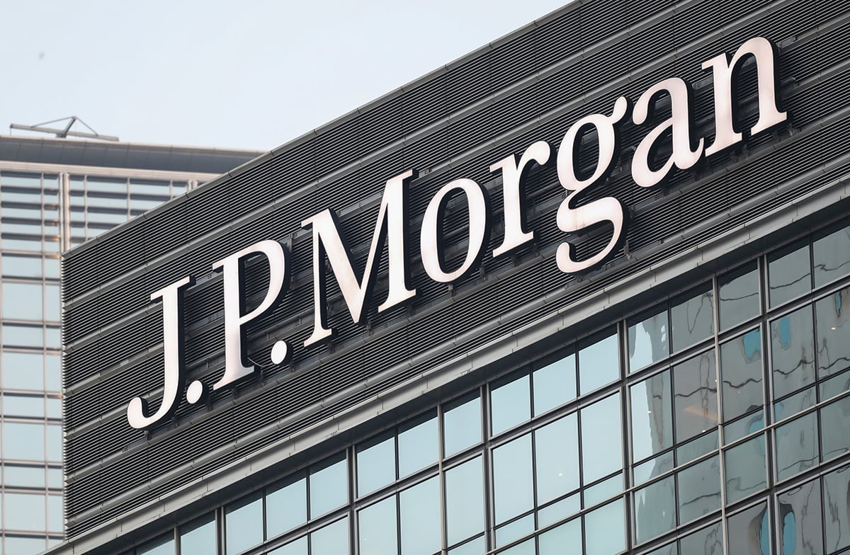 JPMorgan Chase (JPM) Stock: Climbs After First Public Blockchain Treasury Deal with Chainlink and Ondo