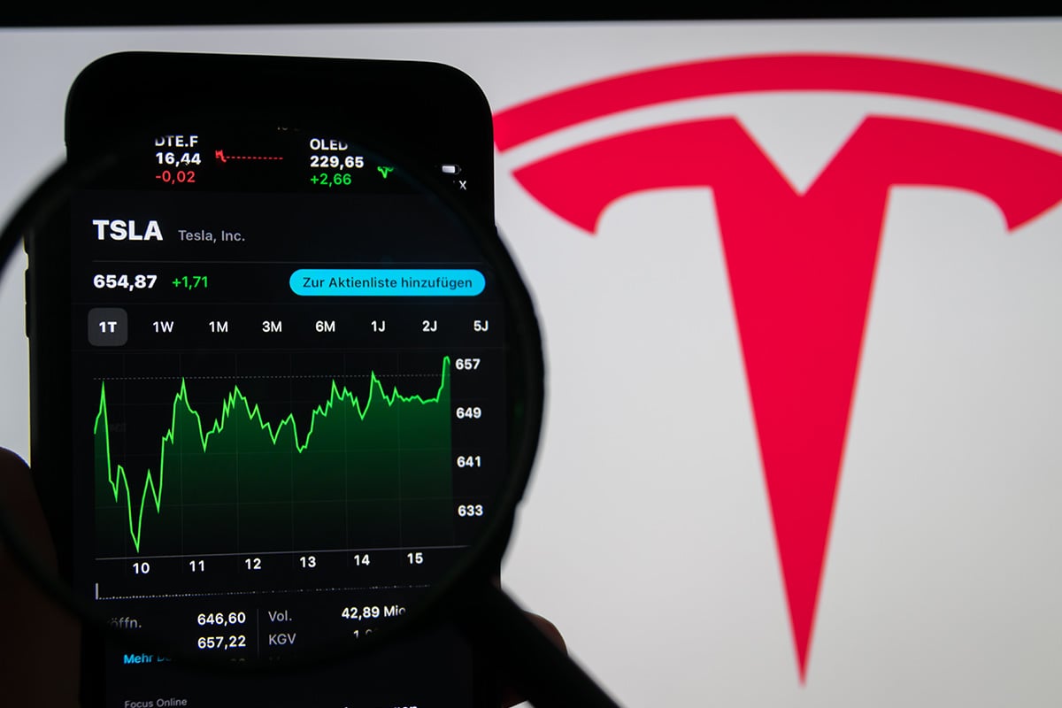 Tesla (TSLA) Reports $951M in Bitcoin Holdings While Missing Q1 Revenue Targets