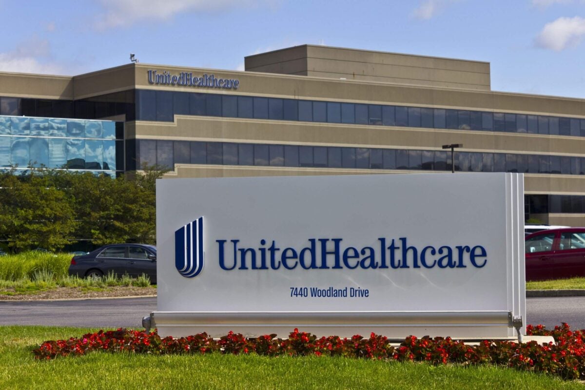 UnitedHealth Group (UNH) Stock: CEO Stephen Hemsley Returns with $61M Pay Package as Stock Struggles